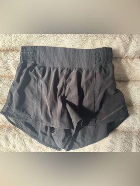 Lululemon Hotty Hot high rise lined 2.5